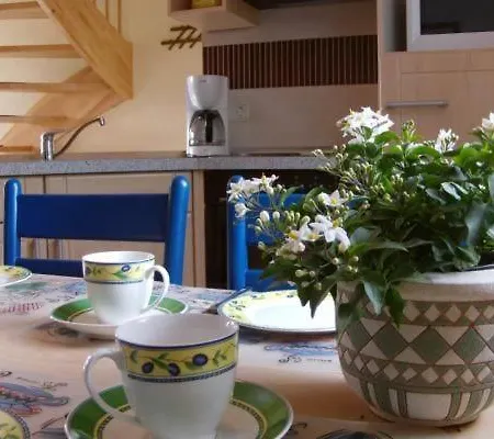 Liebevoll Eingerichtetes Mit Garten Und Nur 500 M Bis Zum Nordseestrand Hébergement de vacances Butjadingen